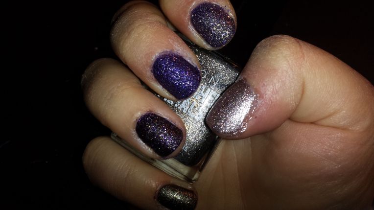 Textured purple glitters - flash